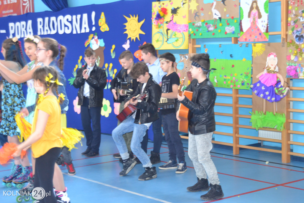 Uczniowie z kolneńskiej Dwójki powitali wiosnę