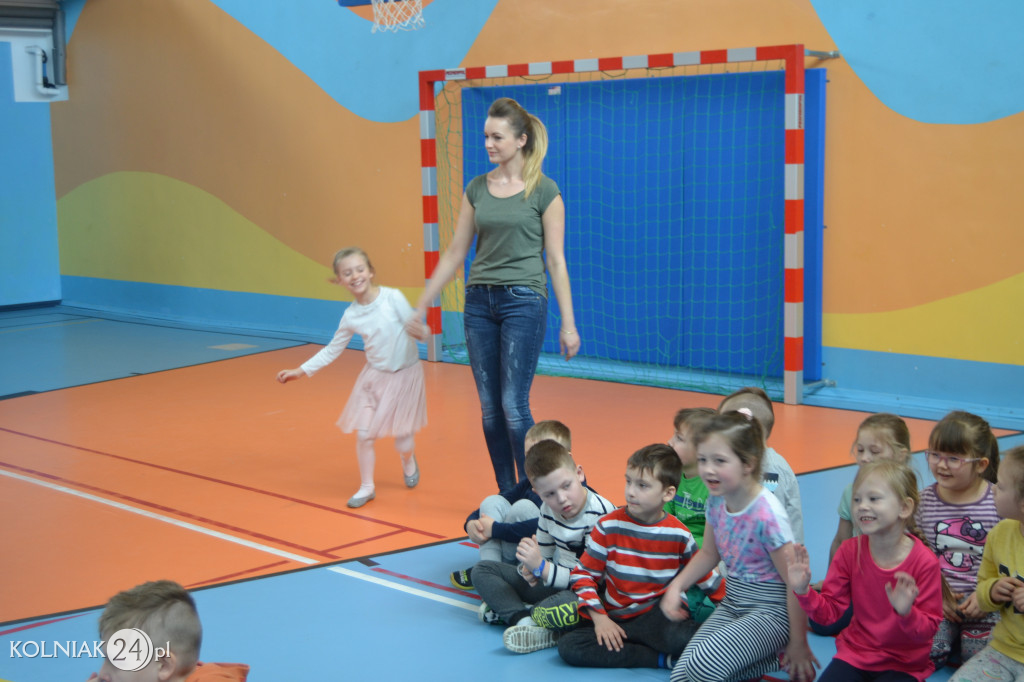 Uczniowie z kolneńskiej Dwójki powitali wiosnę