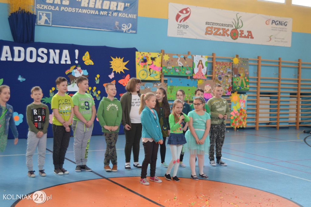 Uczniowie z kolneńskiej Dwójki powitali wiosnę