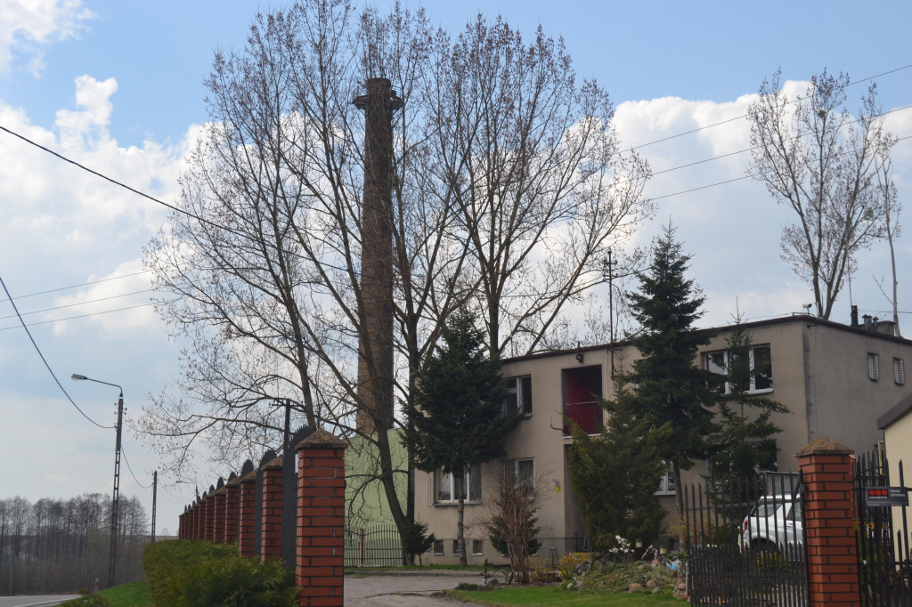 Zburzono komin w kolneńskiej Mleczarni