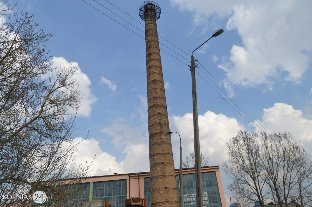 Zburzono komin w kolneńskiej Mleczarni