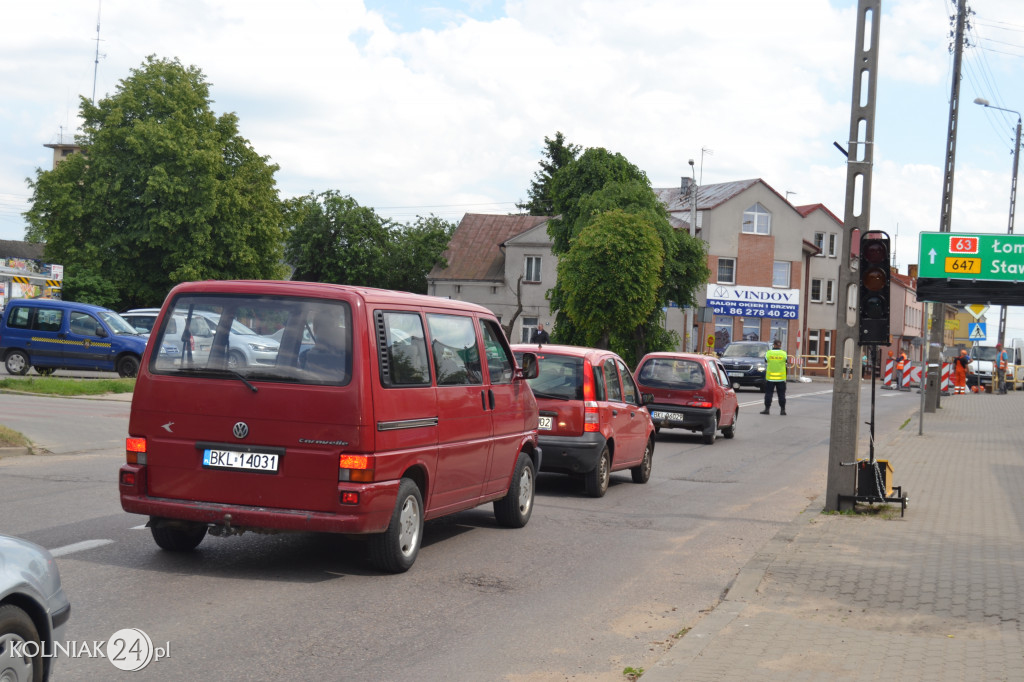Ruch odbywa się wahadłowo