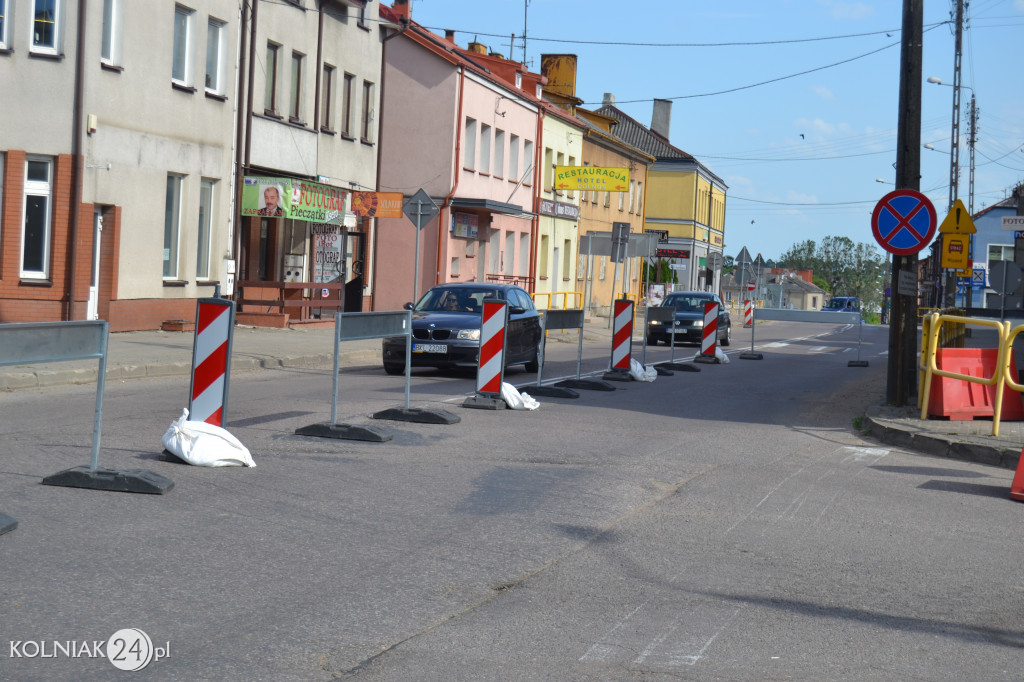 Ruch odbywa się wahadłowo