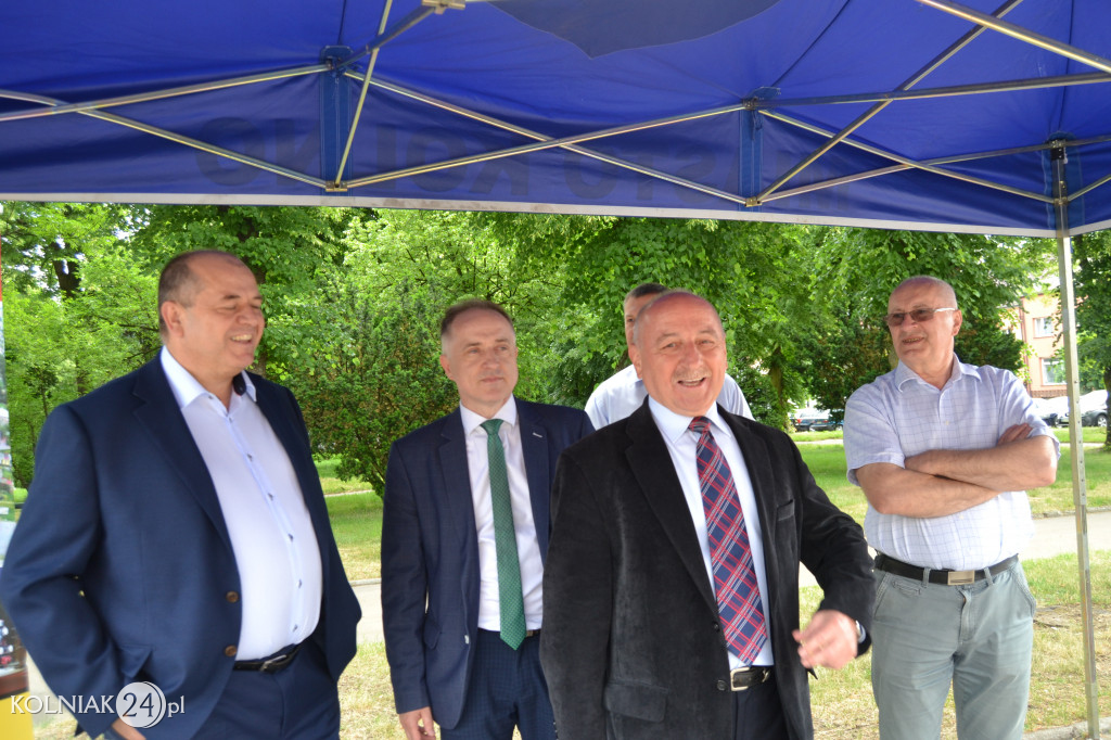 Burmistrz chwycił za łopatę