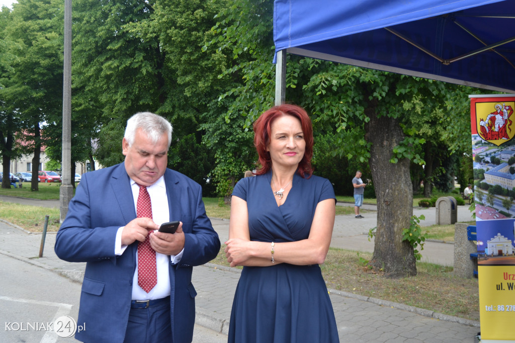 Burmistrz chwycił za łopatę