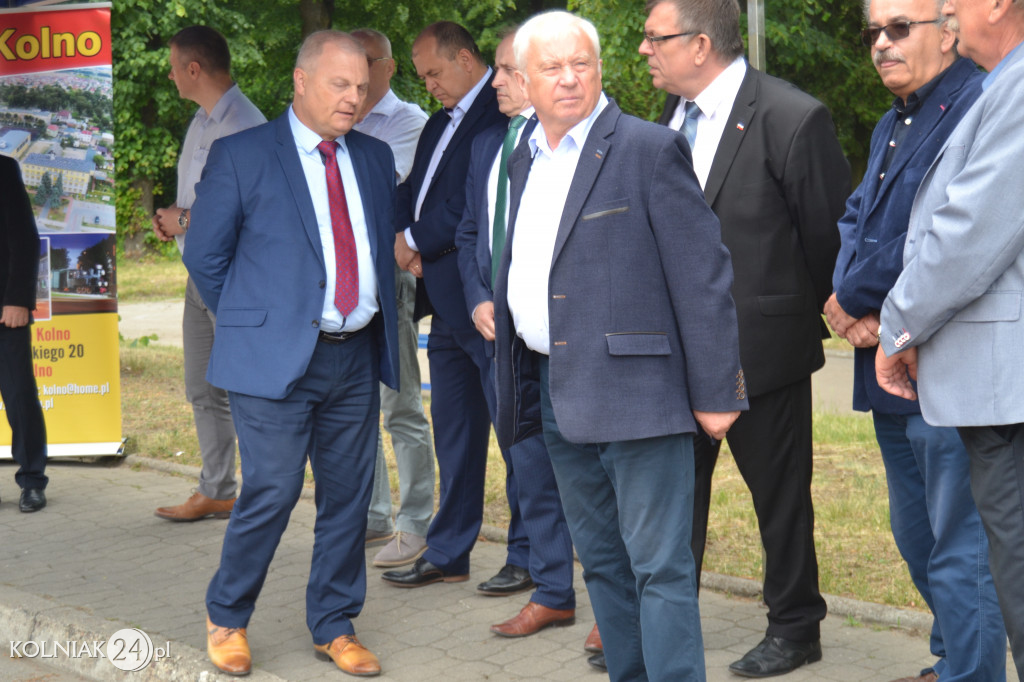 Burmistrz chwycił za łopatę