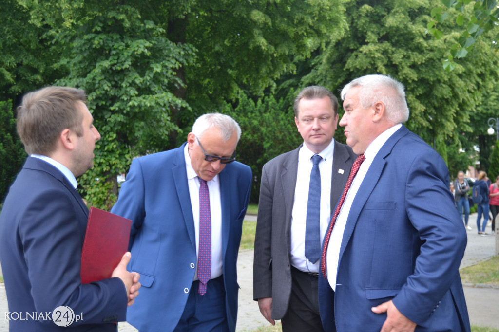 Burmistrz chwycił za łopatę