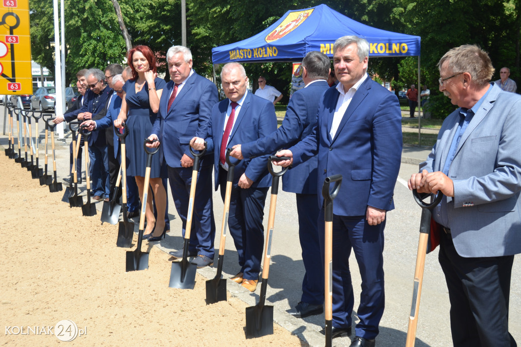 Burmistrz chwycił za łopatę