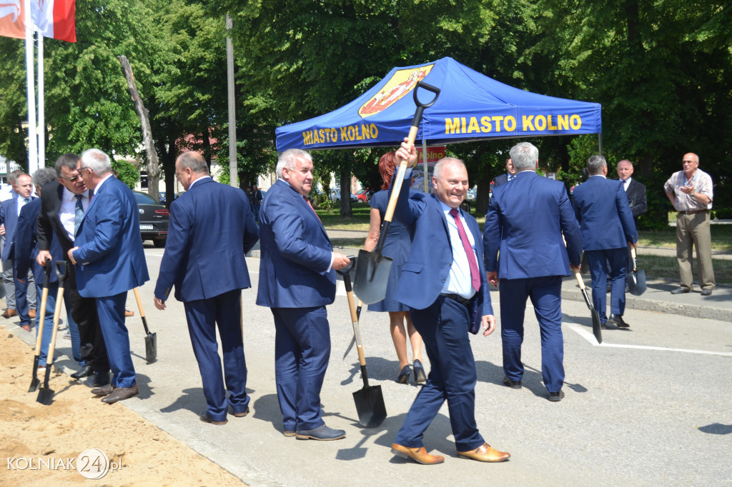 Burmistrz chwycił za łopatę