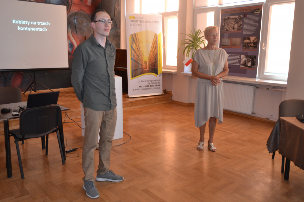 Z wykształcenia geograf i geolog, pasjonat  kultury Azji