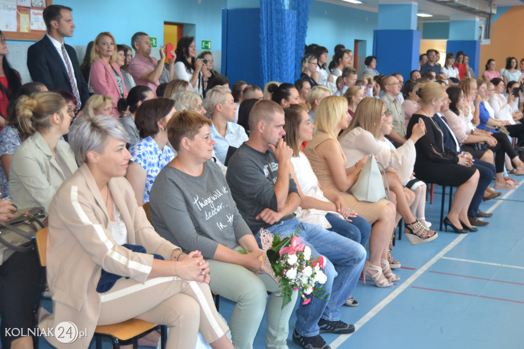 Koniec roku szkolnego. Rozdano świadectwa