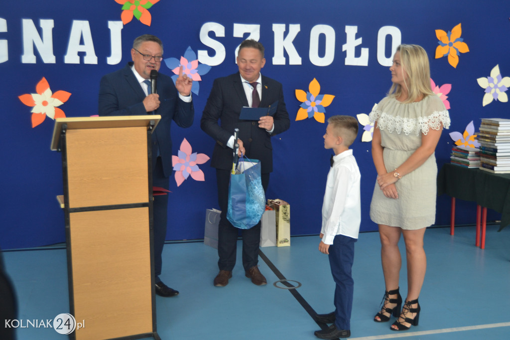 Koniec roku szkolnego. Rozdano świadectwa