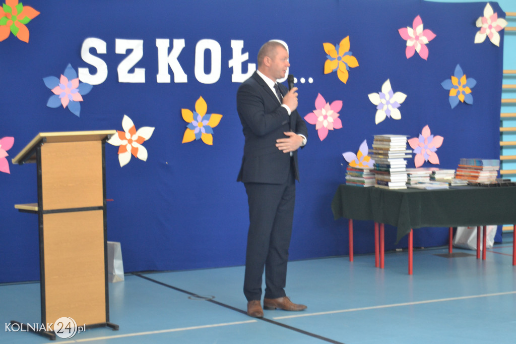 Koniec roku szkolnego. Rozdano świadectwa