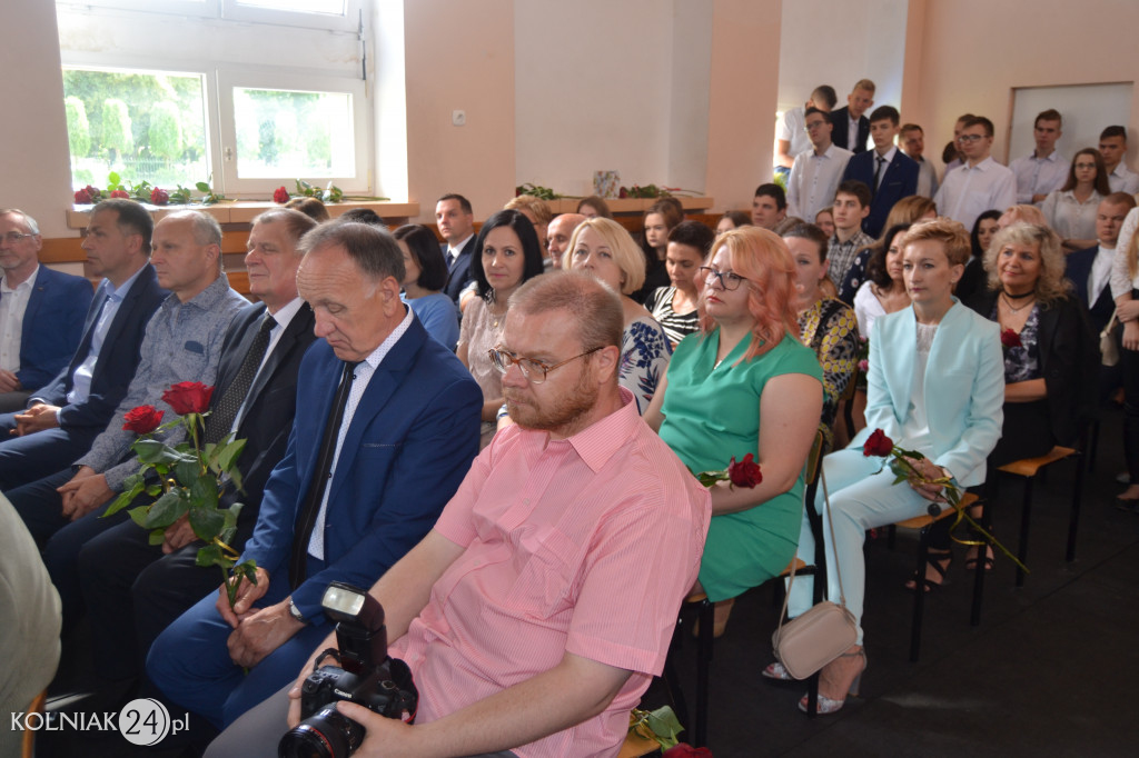 Koniec roku szkolnego. Rozdano świadectwa