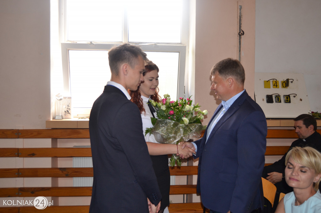 Koniec roku szkolnego. Rozdano świadectwa