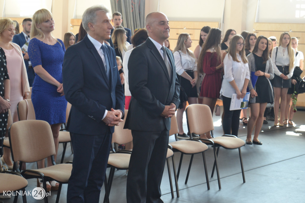 Koniec roku szkolnego. Rozdano świadectwa