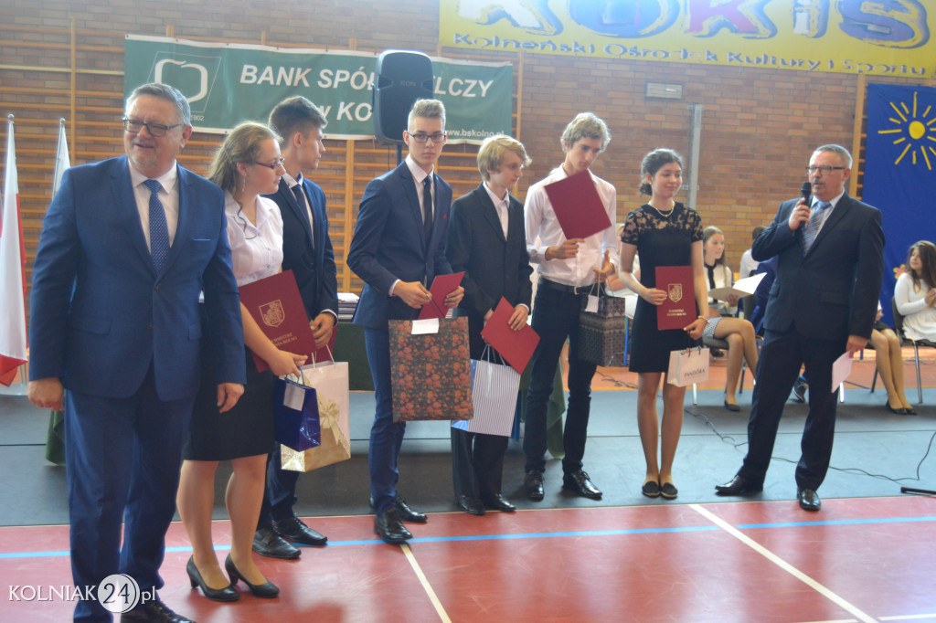 Koniec roku szkolnego. Rozdano świadectwa