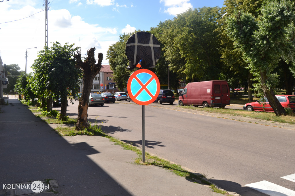 Blokują przejazd innym autom
