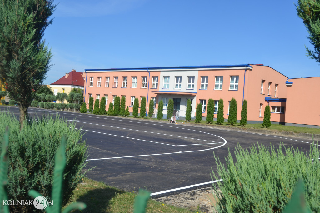 Asfalt na boisku w ZST