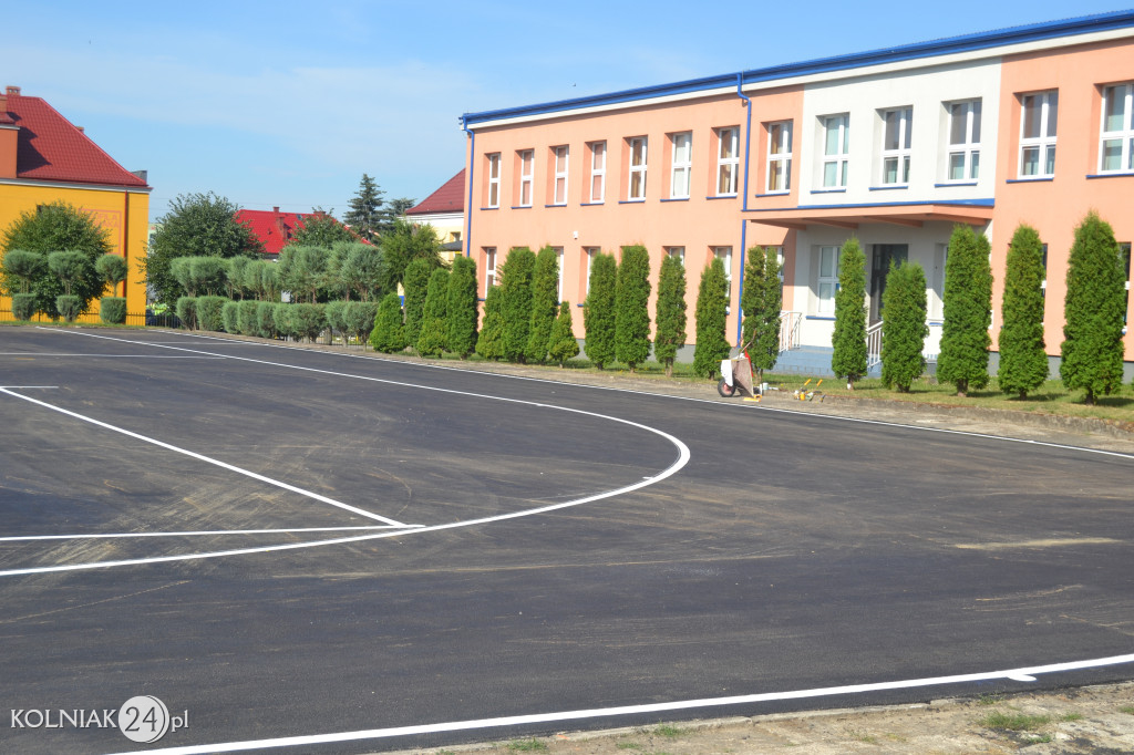 Asfalt na boisku w ZST