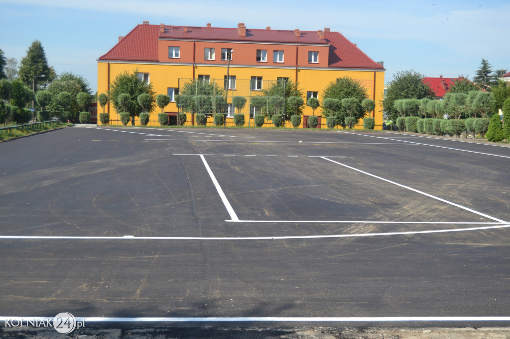 Asfalt na boisku w ZST
