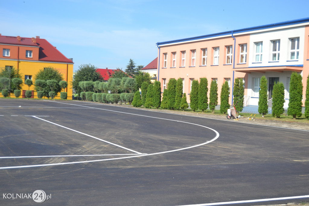 Asfalt na boisku w ZST