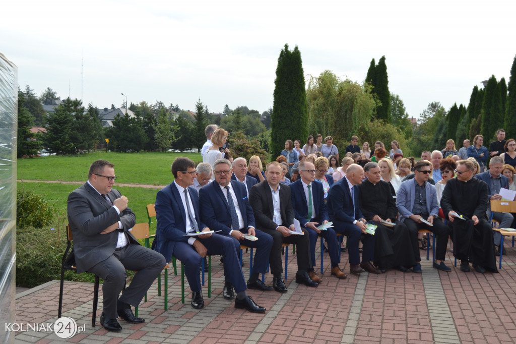Czytali Żeromskiego na placu gimnazjalnym
