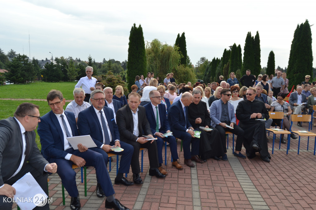 Czytali Żeromskiego na placu gimnazjalnym