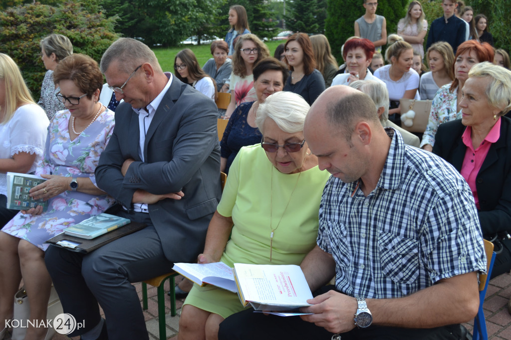 Czytali Żeromskiego na placu gimnazjalnym