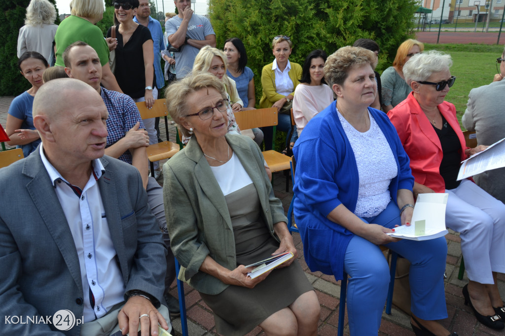 Czytali Żeromskiego na placu gimnazjalnym