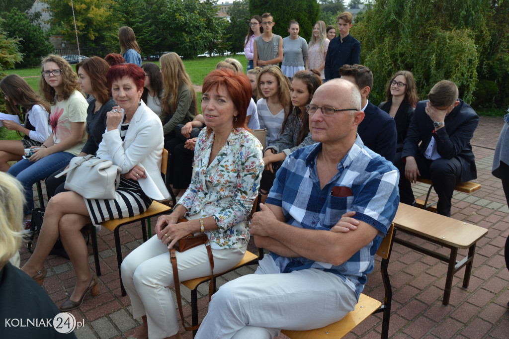 Czytali Żeromskiego na placu gimnazjalnym