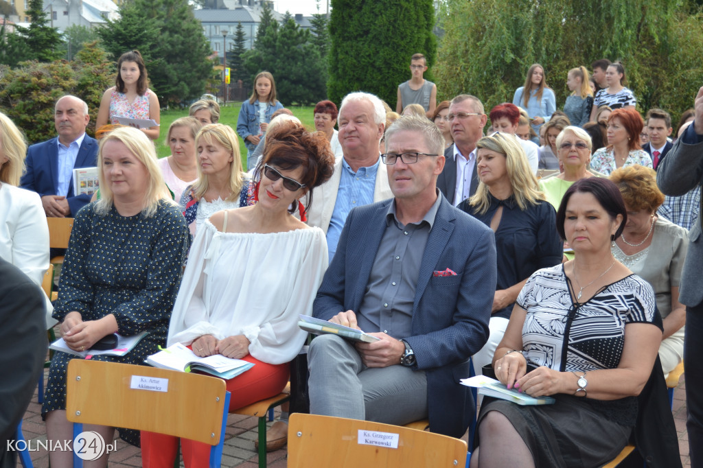 Czytali Żeromskiego na placu gimnazjalnym