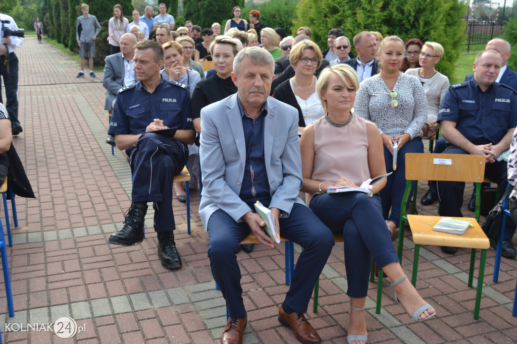 Czytali Żeromskiego na placu gimnazjalnym