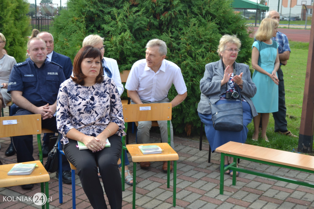 Czytali Żeromskiego na placu gimnazjalnym
