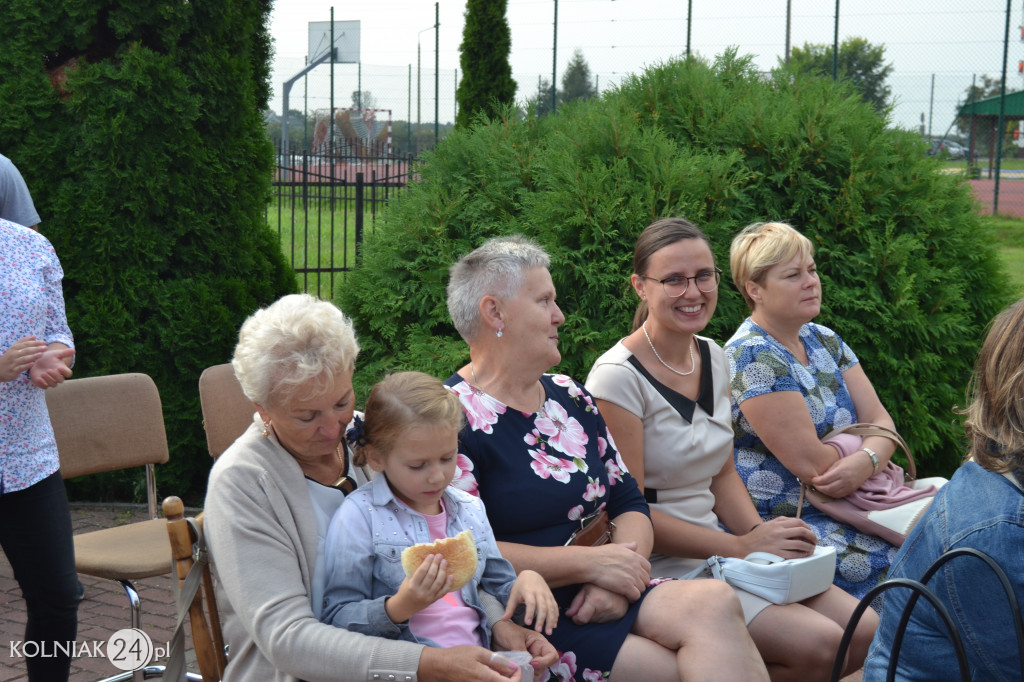 Czytali Żeromskiego na placu gimnazjalnym