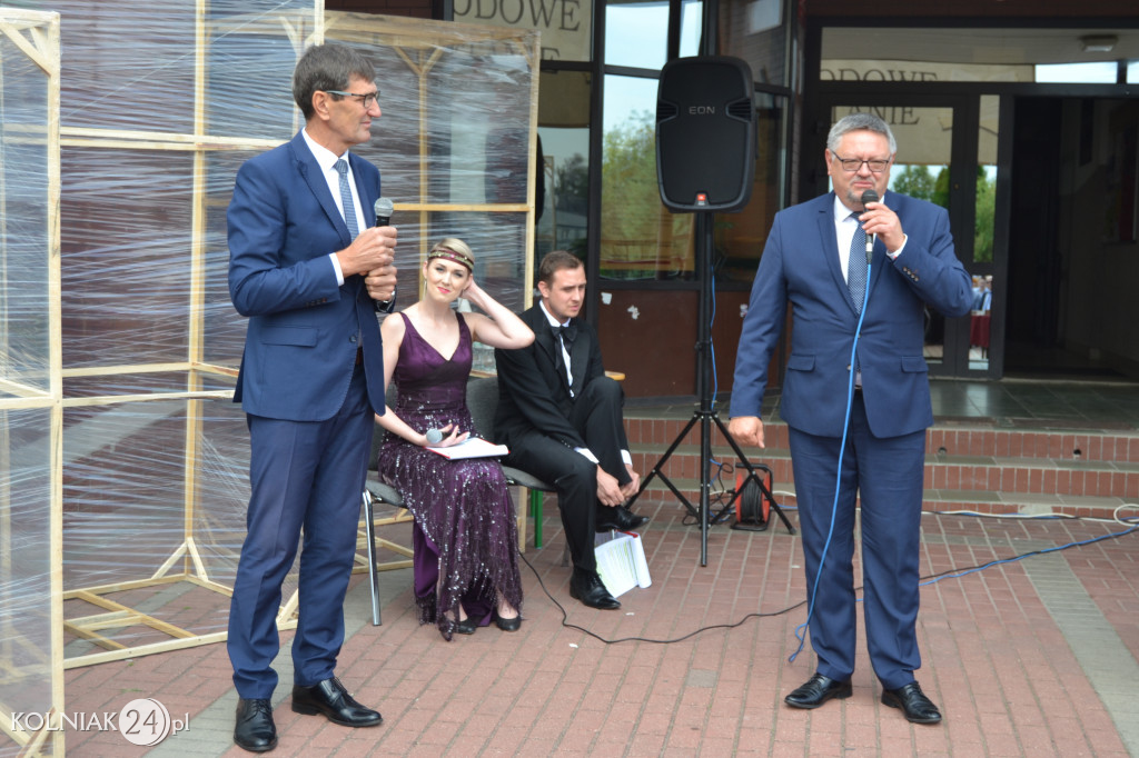 Czytali Żeromskiego na placu gimnazjalnym