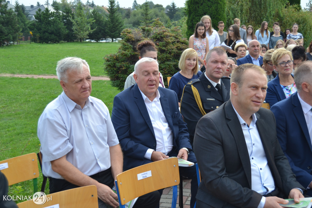 Czytali Żeromskiego na placu gimnazjalnym
