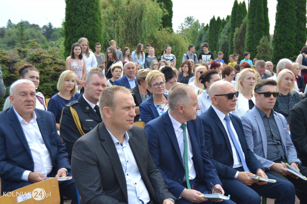 Czytali Żeromskiego na placu gimnazjalnym