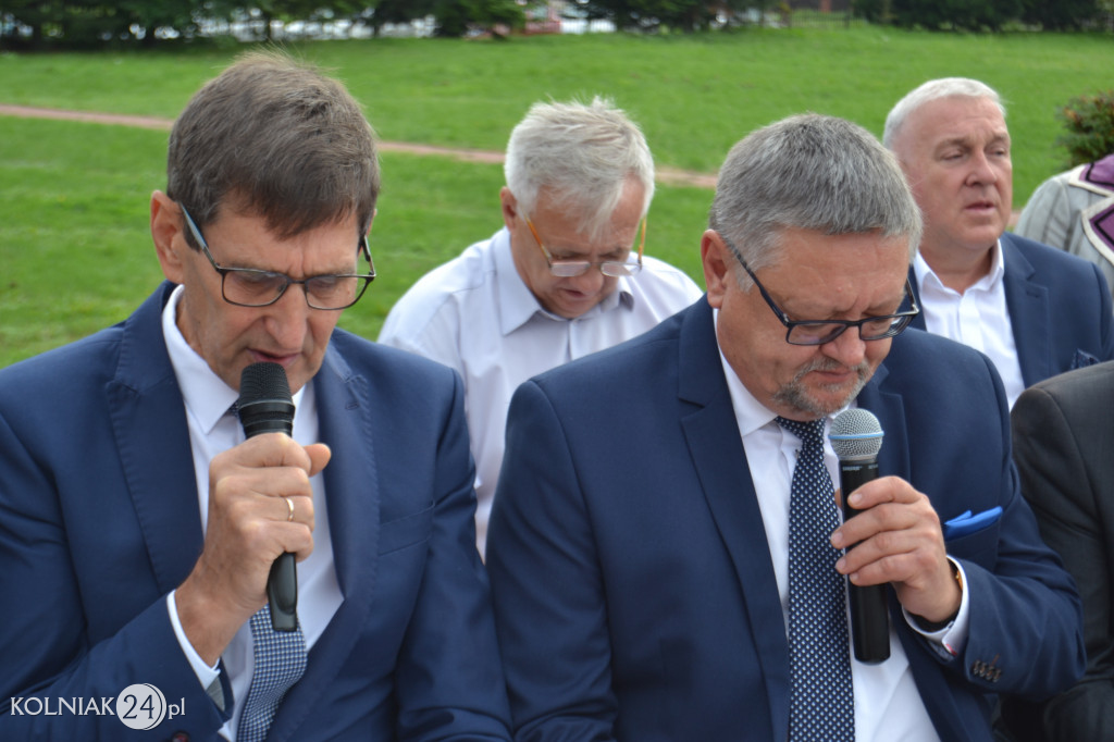 Czytali Żeromskiego na placu gimnazjalnym