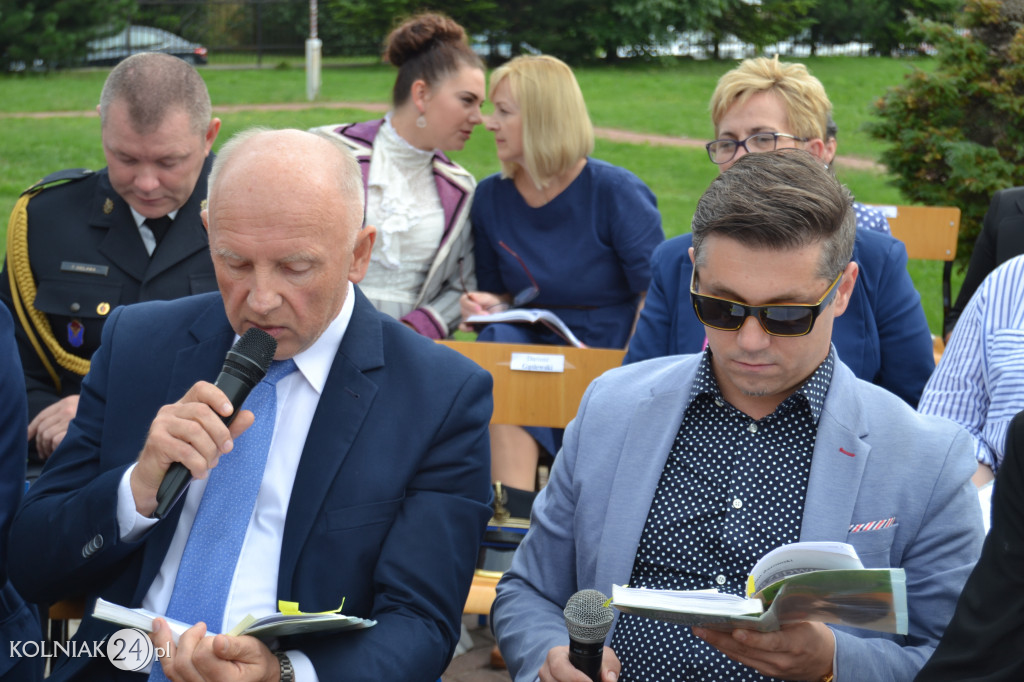 Czytali Żeromskiego na placu gimnazjalnym
