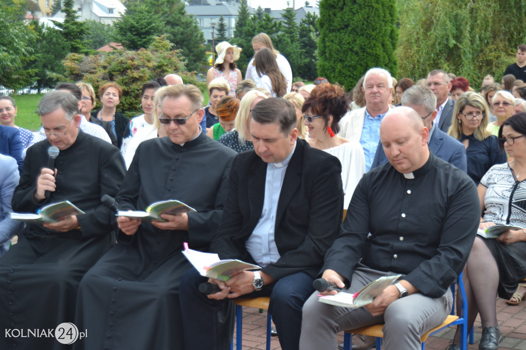 Czytali Żeromskiego na placu gimnazjalnym