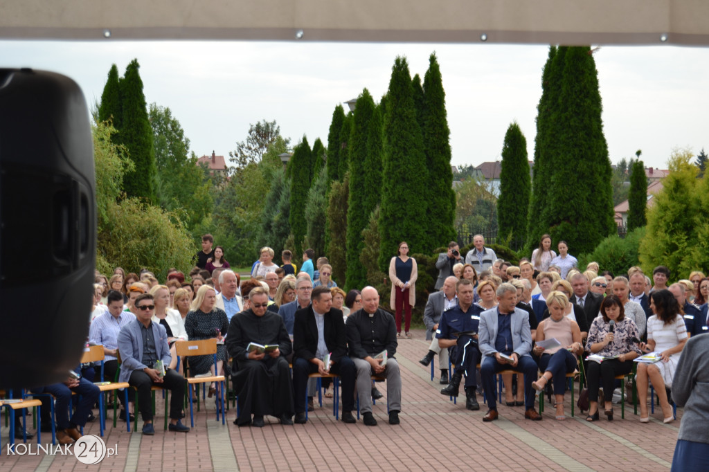 Czytali Żeromskiego na placu gimnazjalnym