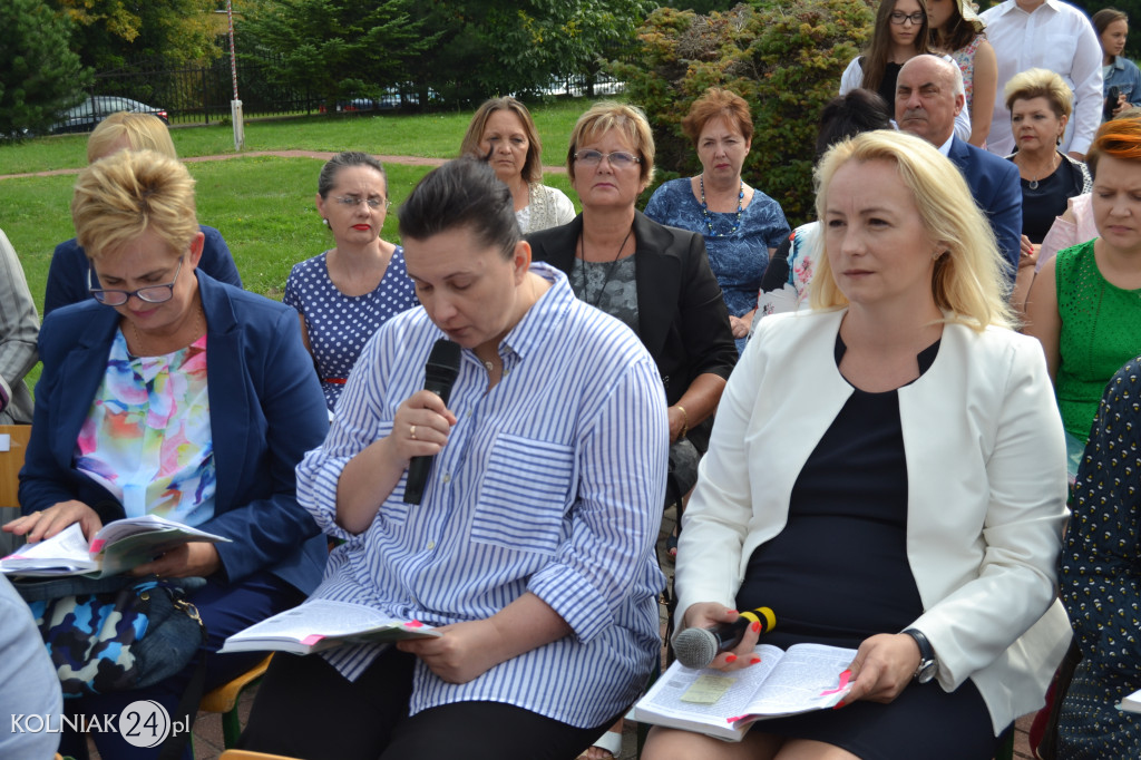 Czytali Żeromskiego na placu gimnazjalnym