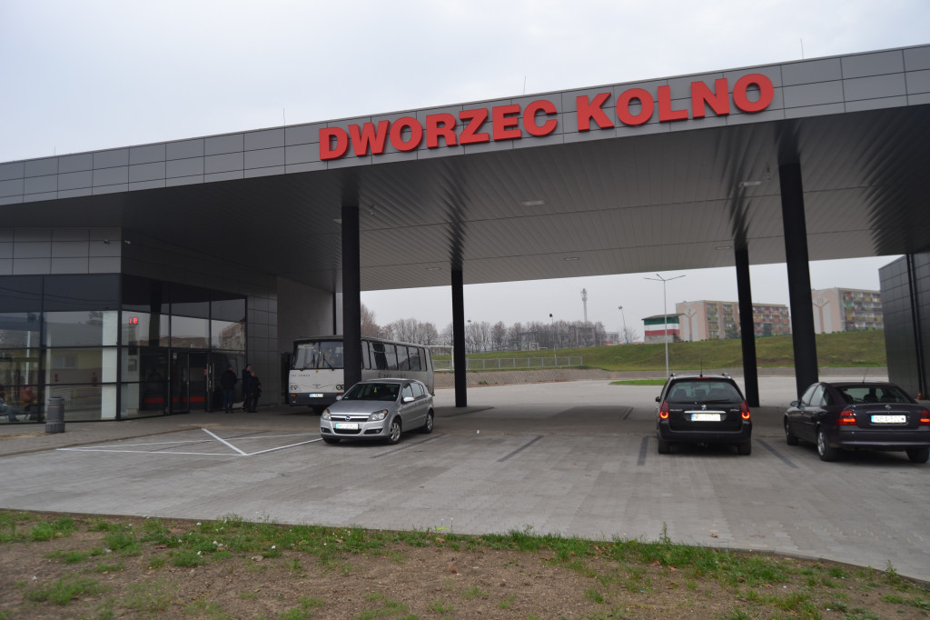 Pojawiły się pierwsze autobusy