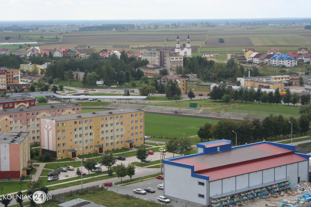Wspiął się na komin ciepłowni
