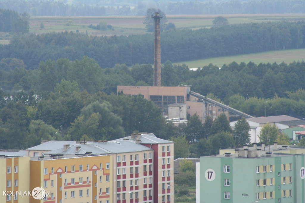 Wspiął się na komin ciepłowni