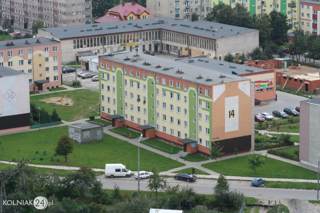 Wspiął się na komin ciepłowni