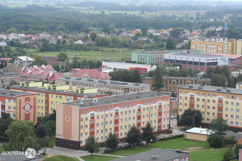 Wspiął się na komin ciepłowni