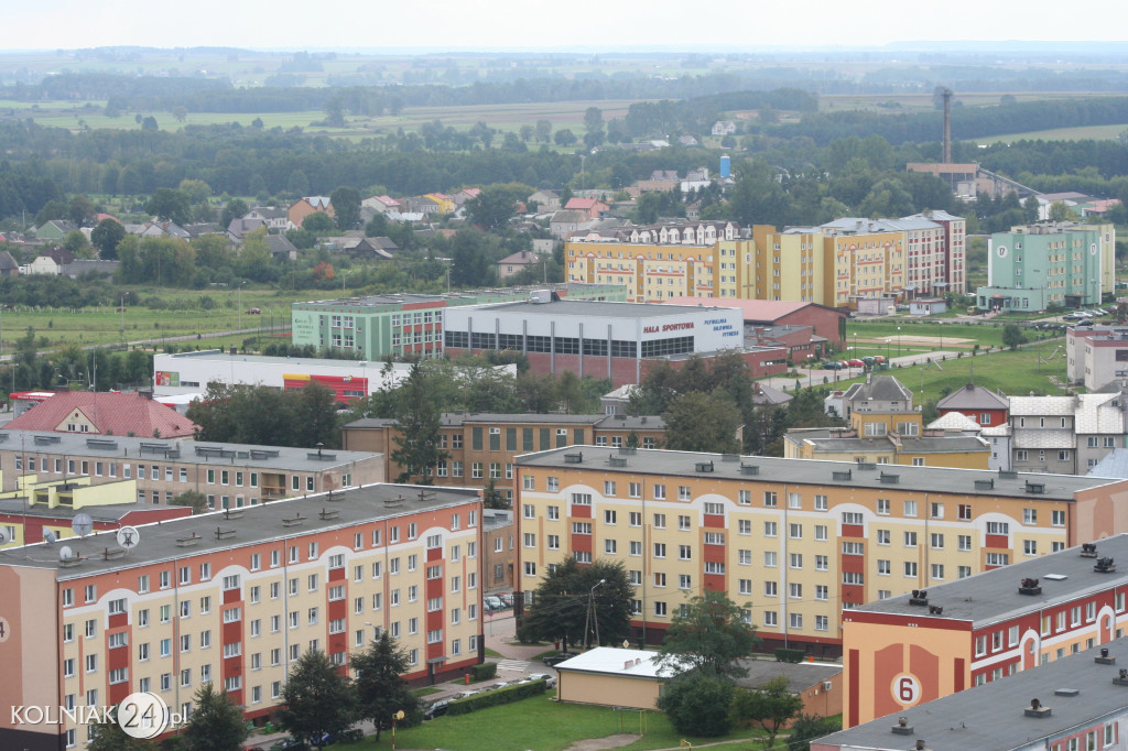 Wspiął się na komin ciepłowni