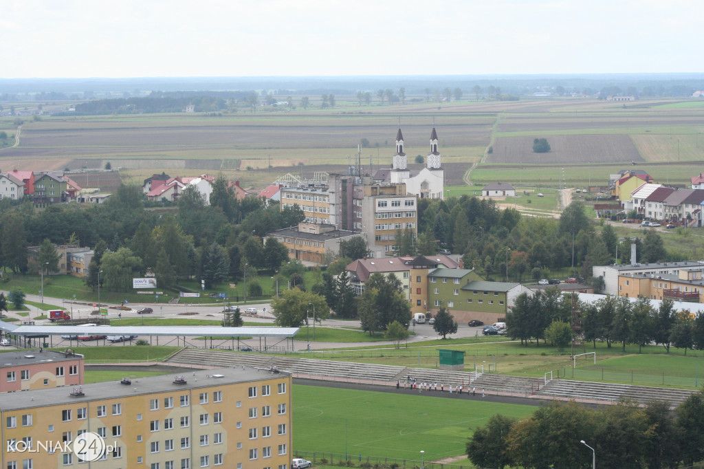 Wspiął się na komin ciepłowni